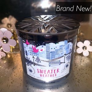 🆕 Bath & Body Works Candle “SWEATER WEATHER”